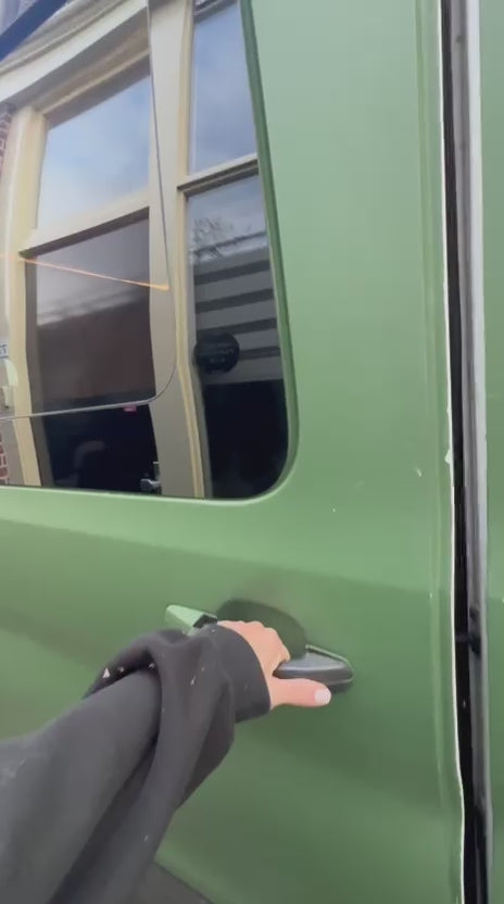 Een rondje door de camper van Kelly en Unu